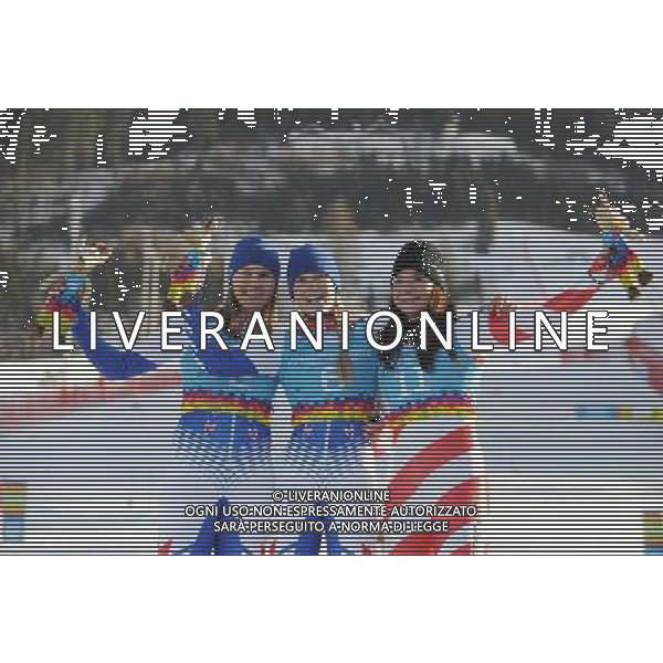 (120118) -- INNSBRUCK, Jan. 18, 2012 () -- Gold medalist Clara Direz (C) of France, silver medalist Estelle Alphand (L) of France and bronze medalsit Jasmina Suter of Switzerland pose for photos during the awarding ceremony for the women\'s alpine skiing giant slalom race at the first Winter Youth Olympic Games in Innsbruck, Austria, Jan. 18, 2012. Clara Direz claimed the title of the event with a time of 1:56.13. (/Xu Liang) (zc) ©photoshot/Agenzia Aldo Liverani Sas - ITALY ONLY - Giochi Olimpici della Gioventu\' a Innsbruck, Austria, 18 Gennaio 2012.