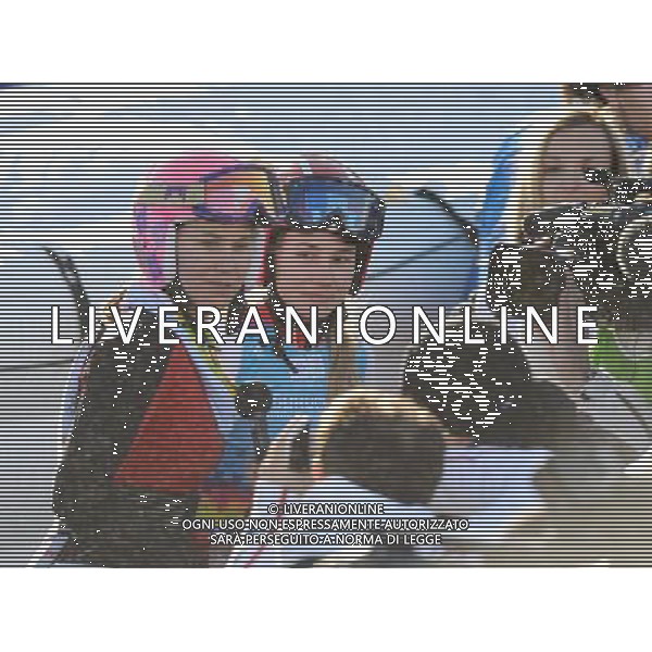 (120118) -- INNSBRUCK, Jan. 18, 2012 () -- Gold medalist Clara Direz (R) of France and her teammate, silver medalist Estelle Alphand speak to reporters after the women\'s alpine skiing giant slalom race at the first Winter Youth Olympic Games in Innsbruck, Austria, Jan. 18, 2012. Clara Direz and Estelle Alphand took the gold medal and silver medal of the event respectively. (/Xu Liang) (zc) ©photoshot/Agenzia Aldo Liverani Sas - ITALY ONLY - Giochi Olimpici della Gioventu\' a Innsbruck, Austria, 18 Gennaio 2012.