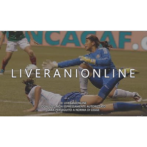 (120121) -- VANCOUVER, Jan. 21, 2012 () -- Mexico\'s goalkeeper Cecilia Santiago (Top) intercepts the ball during the match against Guatemala at the 2012 CONCACAF Women\'s Olympic Qualifying Soccer Tournament in Vancouver, Canada, Jan. 20, 2012. Mexico defeated Guatemala 5-0. (/Sergei Bachlakov) ©photoshot/Agenzia Aldo Liverani Sas - ITALY ONLY - Partita di qualificazione del torneo olimpico di calcio femminile 2012 CONCACAF a Vancouver, Canada 20 gennaio 2012.