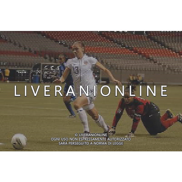 (120122) -- VANCOUVER, Jan. 22, 2012 () -- Alex Morgan (L) of the United States evades Dominican Republic goalkeeper Isairis Minaya during their match at the Day 2 of 2012 CONCACAF Women\'s Olympic Qualifying Soccer Tournament in Vancouver, Canada, Jan. 20, 2012. The United States won 14-0. (/Sergei Bachlakov) (jyc) ©photoshot/Agenzia Aldo Liverani Sas - ITALY ONLY - Partita di qualificazione del torneo olimpico di calcio femminile 2012 CONCACAF a Vancouver, Canada 20 gennaio 2012.