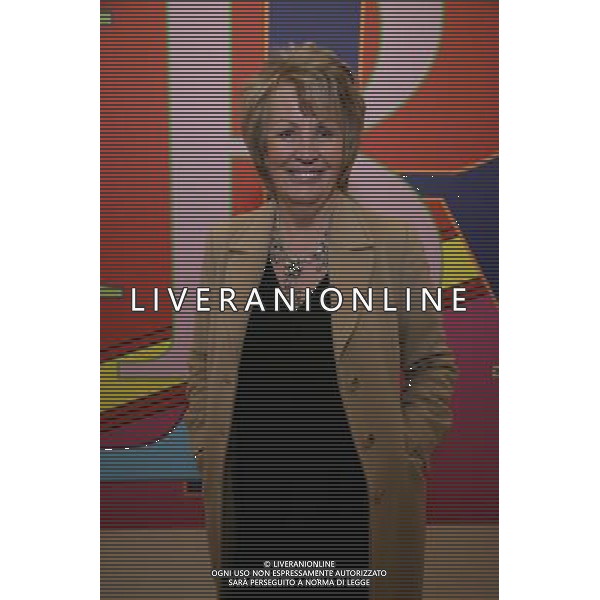 Lesley Pearse at the Basingstoke Discovery Centre to promote her book \'The Promise\' Basingstoke England © GEOFF SWAINE - photoshot - ag. aldo liverani sas italy only