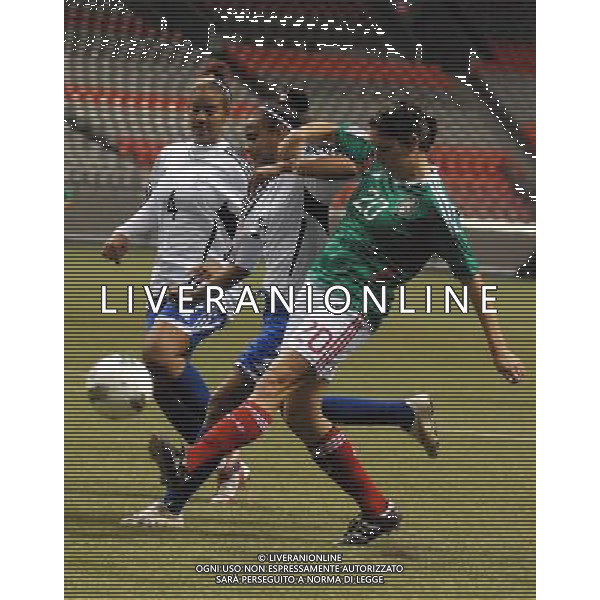 (120123) VANCOUVER, Jan. 23, 2012 () Chrystal Martinez (R) of Mexico kicks the ball during the match against Dominican Republic at the Day 4 of 2012 CONCACAF Women\'s Olympic Qualifying Soccer Tournament at BC Place in Vancouver, Canada, Jan. 22, 2012. Mexico defeated Dominican Republic 7 0 in a dominant performance. (/Sergei Bachlakov) ©photoshot/Agenzia Aldo Liverani Sas - ITALY ONLY - MESSICO - REPUBBLICA DOMINICANA Partita di qualificazione del torneo olimpico di calcio femminile 2012 CONCACAF a Vancouver, Canada 22 gennaio 2012.