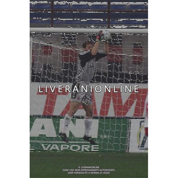 MILANO, 18-10-2001 DFP/MARCO LUSSOSO MILAN-CSKA SOFIA (COPPA UEFA): CHRISTIAN ABBIATI AG ALDO LIVERANI S A S