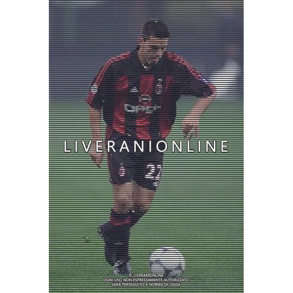 MILANO, 18-10-2001 DFP/MARCO LUSSOSO MILAN-CSKA SOFIA (COPPA UEFA): COSMIN CONTRA AG ALDO LIVERANI S A S