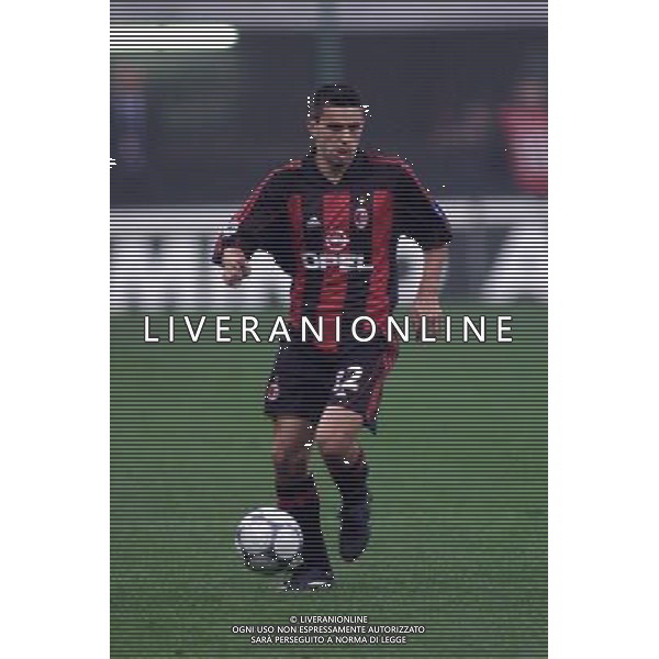 MILANO, 18-10-2001 DFP/MARCO LUSSOSO MILAN-CSKA SOFIA (COPPA UEFA): COSMIN CONTRA AG ALDO LIVERANI S A S