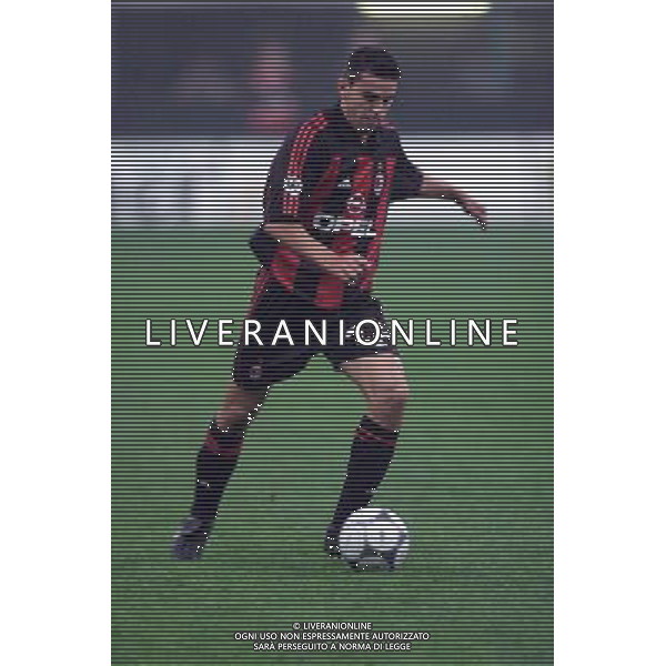 MILANO, 18-10-2001 DFP/MARCO LUSSOSO MILAN-CSKA SOFIA (COPPA UEFA): COSMIN CONTRA AG ALDO LIVERANI S A S