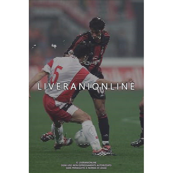 MILANO, 18-10-2001 DFP/MARCO LUSSOSO MILAN-CSKA SOFIA (COPPA UEFA): MANUEL RUI COSTA AG ALDO LIVERANI S A S