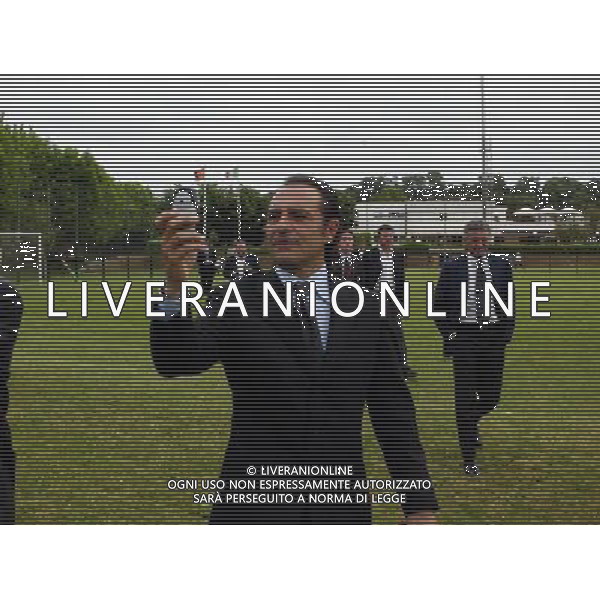 ROMA, 01/06/2004 CESARE PRANDELLI FOTOGRAFA I TIFOSI ACCORSI A TRIGORIA FOTO LIVERANI