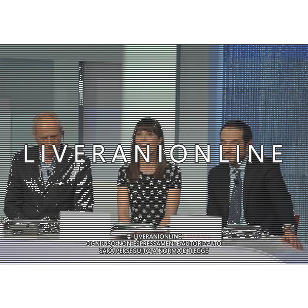 MILANO 5/2/2012 STUDI TELEVISI DI RAI 2 DI VIA MECENATE TRASMISSIONE TELEVISIVA: -QUELLI CHE IL CALCIO- NELLA FOTO MASSIMO CAPUTO, VICTORIA CABELLO E MATTEO MARANI (DIRETTORE DEL GUERIN SPORTIVO) E IL TRIO MEDUSA FOTO ROMANO/AG ALDO LIVERANI