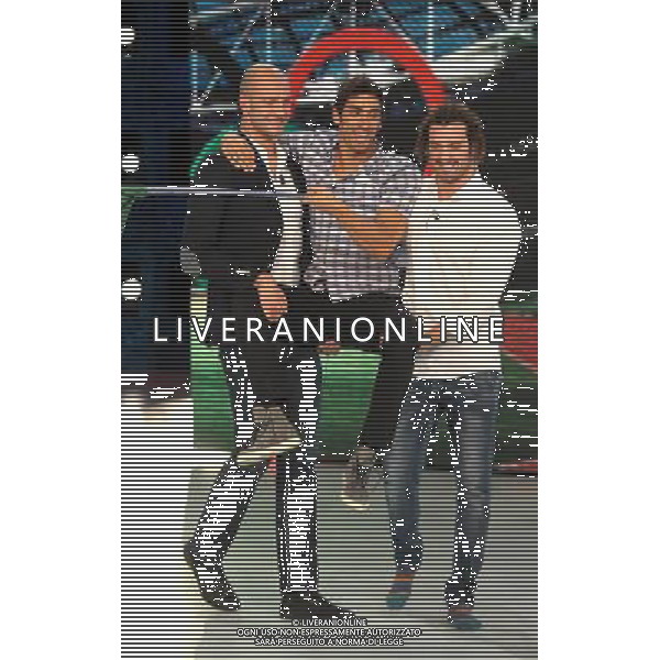 MILANO 5/2/2012 STUDI TELEVISI DI RAI 2 DI VIA MECENATE TRASMISSIONE TELEVISIVA: -QUELLI CHE IL CALCIO- NELLA FOTO MAURIZIO FELUCA E STEFANO TEMPESTI DELLA NAZIONALE DI PALLANUOTO E FILIPPO MAGNINI CON LA BANDIERA DELL\' ITALIA FOTO ROMANO/AG ALDO LIVERANI