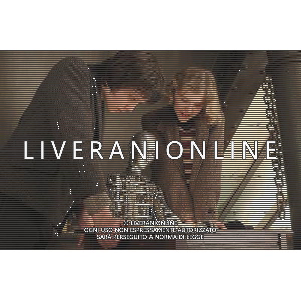 Still of Chlo‘ Grace Moretz and Asa Butterfield in Hugo. AG ALDO LIVERANI S A S ONLY ITALY