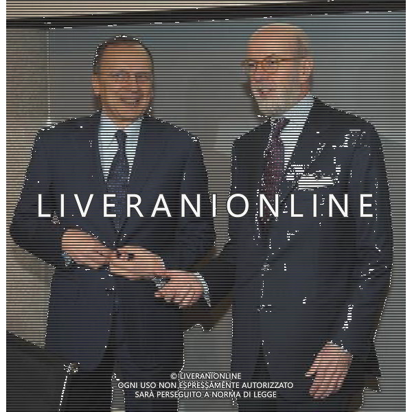 MILANO 7/2/2012 BANCA INTESA-SANPAOLO PIAZZA BELGIOIOSO INTESA-SANPAOLO PRESENTA IL RAPPORTO ECONOMIA E FINANZA DEI DESTRETTI INDUSTRIALI 2011 NELLA FOTO ENRICO CUCCHIANI E GREGORIO DE FELICE FOTO ROMANO/AG ALDO LIVERNI