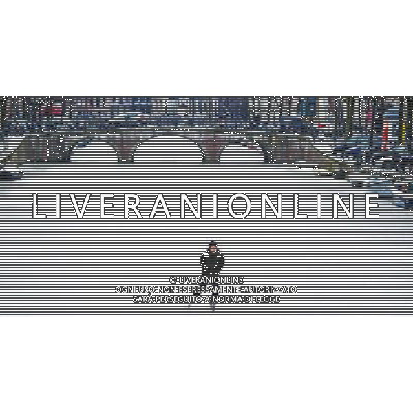 (120209) AMSTERDAM, Feb. 9, 2012 () A man skates on the frozen canal in Amsterdam, the Netherlands, on Feb. 8, 2012. The cold snap in Europe has frozen most of the canals in Amsterdam. Amsterdam has more than 100 canals and 1,000 bridges, making \'a city of canals\'. (/Robin Utrecht) (zf) /AG ALDO LIVERANI SAS - ITALY ONLY