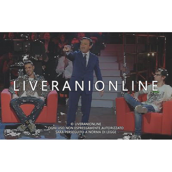 COLOGNO M.se (MI) 11/2/2012 STUDI TELEVISI DI MEDIASET TRASMISSIONE TELEVISIVA: -CIAMBRETTI NIGHT SHOW- NELLA FOTO PIERO CHIAMBRETTI, MARRACASH ED IL RAPPER, IL CONIGLIO FOTO ROMANO/AG ALDO LIVERANI