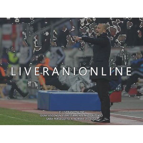 firo Fu§ball,Fussball, 14.02.2012 UEFA Champions League, Saison 2011/2012 Bayer 04 Leverkusen - FC Barcelona 1:3 Josep Guardiola, Coach Barcelona gibt Anweisungen, Gestik $worldrightsEs gelten unsere AGB, einsehbar auf www.firosportphoto.de copyright by firo sportphoto: Coesfelder Stra§e 207Ê 48249 D † L M E N (Duelmen) www.firosportphoto.de mail@firosportphoto.de (V o l k s b a n k B o c h u m - W i t t e n ) BLZ.: 430 601 29 Kt. Nr.: 341 117 100 Tel:Ê 02594-9916004 Fax:Ê 02594-9916005 Champions League, Bayer Leverkusen Barcellona 1-3 ©AG ALDO LIVERANI SAS - ITALY ONLY *** Local Caption *** .