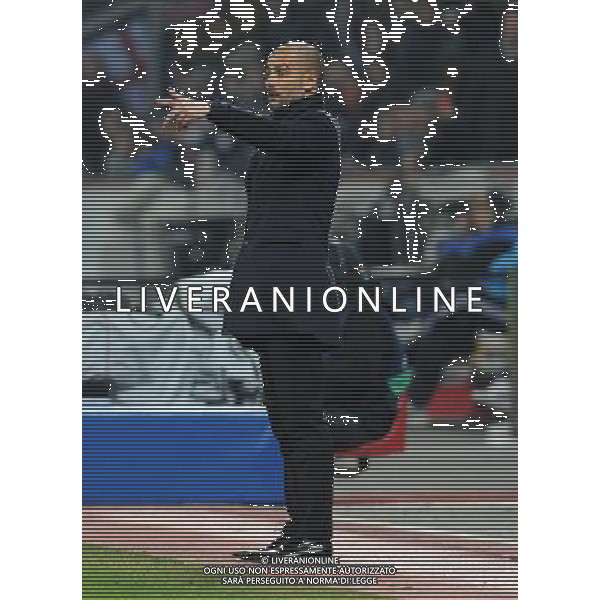 firo Fu§ball,Fussball, 14.02.2012 UEFA Champions League, Saison 2011/2012 Bayer 04 Leverkusen - FC Barcelona 1:3 Josep Guardiola, Coach Barcelona, gibt Anweisungen, Gestik $worldrightsEs gelten unsere AGB, einsehbar auf www.firosportphoto.de copyright by firo sportphoto: Coesfelder Stra§e 207Ê 48249 D † L M E N (Duelmen) www.firosportphoto.de mail@firosportphoto.de (V o l k s b a n k B o c h u m - W i t t e n ) BLZ.: 430 601 29 Kt. Nr.: 341 117 100 Tel:Ê 02594-9916004 Fax:Ê 02594-9916005 Champions League, Bayer Leverkusen Barcellona 1-3 ©AG ALDO LIVERANI SAS - ITALY ONLY *** Local Caption *** .