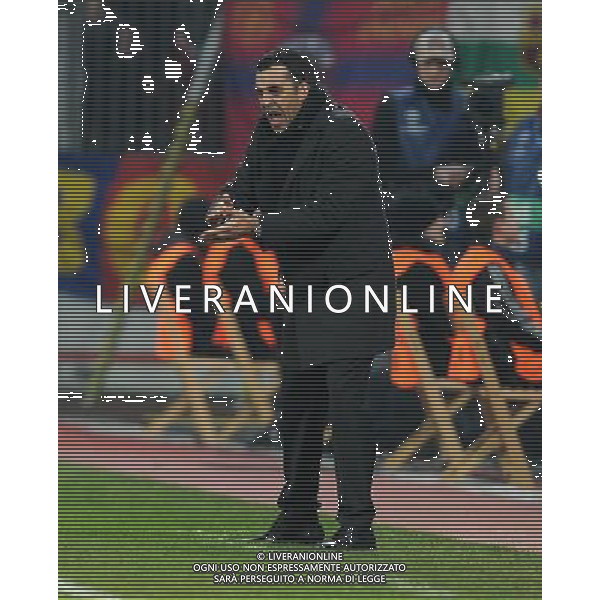 firo Fu§ball,Fussball, 14.02.2012 UEFA Champions League, Saison 2011/2012 Bayer 04 Leverkusen - FC Barcelona 1:3 Robin Dutt, Trainer Leverkusen gibt Anweisungen, Gestik, schreit $worldrightsEs gelten unsere AGB, einsehbar auf www.firosportphoto.de copyright by firo sportphoto: Coesfelder Stra§e 207Ê 48249 D † L M E N (Duelmen) www.firosportphoto.de mail@firosportphoto.de (V o l k s b a n k B o c h u m - W i t t e n ) BLZ.: 430 601 29 Kt. Nr.: 341 117 100 Tel:Ê 02594-9916004 Fax:Ê 02594-9916005 Champions League, Bayer Leverkusen Barcellona 1-3 ©AG ALDO LIVERANI SAS - ITALY ONLY *** Local Caption *** .