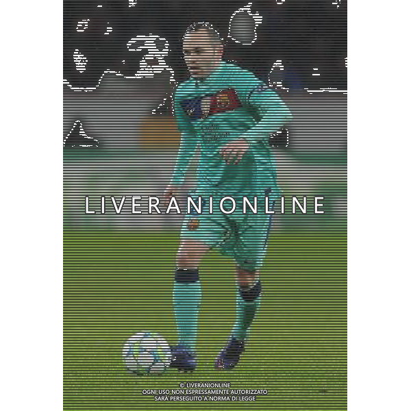 firo Fu§ball,Fussball, 14.02.2012 UEFA Champions League, Saison 2011/2012 Bayer 04 Leverkusen - FC Barcelona 1:3 Einzelaktion, Andres Iniesta, Barcelona, ganze Figur $worldrightsEs gelten unsere AGB, einsehbar auf www.firosportphoto.de copyright by firo sportphoto: Coesfelder Stra§e 207Ê 48249 D † L M E N (Duelmen) www.firosportphoto.de mail@firosportphoto.de (V o l k s b a n k B o c h u m - W i t t e n ) BLZ.: 430 601 29 Kt. Nr.: 341 117 100 Tel:Ê 02594-9916004 Fax:Ê 02594-9916005 Champions League, Bayer Leverkusen Barcellona 1-3 ©AG ALDO LIVERANI SAS - ITALY ONLY *** Local Caption *** .