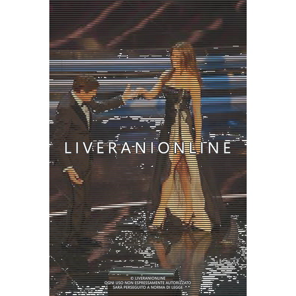 SANREMO: 62mo FESTIVAL DELLA CANZONE ITALIANA - SECONDA SERATA 15/02/2012 NELLA FOTO IVANKA MRAZOVA CON GIANNI MORANDI ©GAZZANIGA/AGENZIA ALDO LIVERANI SAS