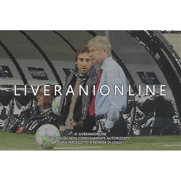 UEFA Champions League - Ottavi di finale gara di andata Milano 15-02-2012 Milan - Arsenal nella foto: Arsene Wenger allenatore dell\'Arsenal a DX prima della gara parla con Mathieu Flamini (Milan) ex giocatore dell\'Arsenal foto Roberto Garavaglia - ag. Aldo Liverani sas