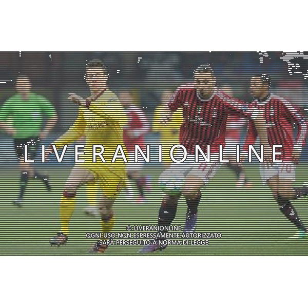 UEFA Champions League - Ottavi di finale gara di andata Milano 15-02-2012 Milan - Arsenal nella foto: Zlatan Ibrahimovic (Milan) e sulla SX Laurent Koscielny (Arsenal) foto Roberto Garavaglia - ag. Aldo Liverani sas