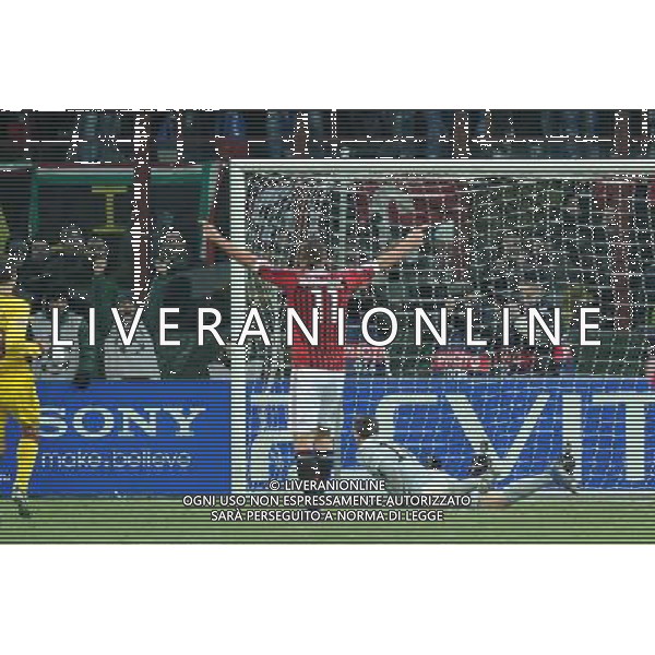 UEFA Champions League - Ottavi di finale gara di andata Milano 15-02-2012 Milan - Arsenal nella foto: zlatan Ibrahimovic segna il gol del 4 a 0 su rigore e poi esulta foto Roberto Garavaglia - ag. Aldo Liverani sas
