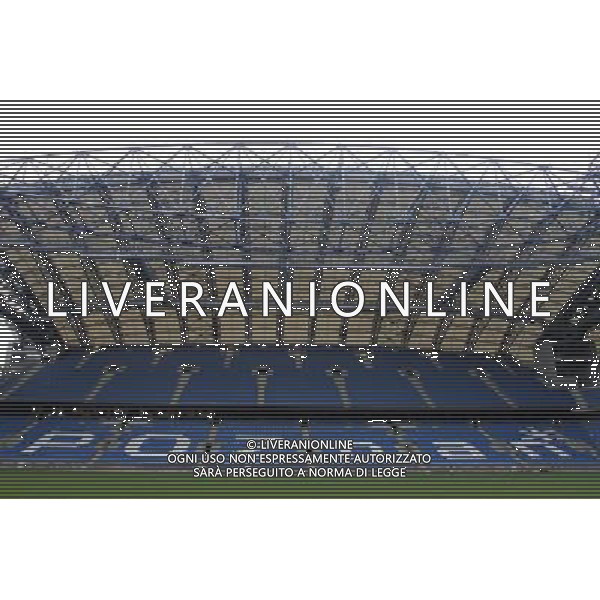 POZNAN 29.08.2011 LECH POZNAN STADION LECHA MIEJSKI PILKA NOZNA BOISKO GLOWNA PLYTA N/Z: NOWA MURAWA NA STADIONIE LECHA TRAWA MURAWA REKULTYWACJA MACIEJ OPALA / NEWSPIX.PL --- Newspix.pl EDIZIONE EUROPEI 2012 UCRAINA POLONIA CALCIO STADI AG ALDO LIVERANI SAS - ITALY ONLY - *** Local Caption *** _