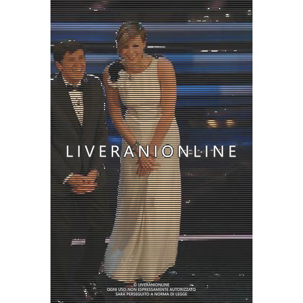 SANREMO: 62mo FESTIVAL DELLA CANZONE ITALIANA - TERZA SERATA 16/02/2012 NELLA FOTO FEDERICA PELLEGRINI CON GIANNI MORANDI ©GAZZANIGA/AGENZIA ALDO LIVERANI SAS 