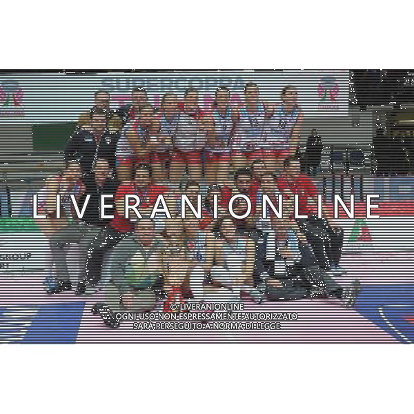 Monza - 16/02/2012 Supercoppa Italiana pallavolo femminile Norda Foppapedretti Bergamo - MC Carnaghi Villa Cortese nella foto: premiazione Bergamo foto Roberto Garavaglia - ag. Aldo Liverani sas