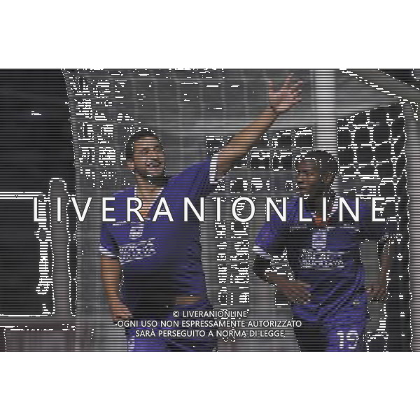 (120215) MONTEVIDEO, Feb. 15, 2012 Uruguay\'s Defensor Sporting\'s Maximiliano Callorda (L), celebrates after scoring against Ecuador\'s Deportivo Quito, during a Copa Libertadores\' match, held at Luis Franzini stadium, in Montevideo, capital of Uruguay, on Feb. 14, 2012. (/Nicolas Celaya) (sp) ©photoshot/AGENZIA ALDO LIVERANI SAS - ITALY ONLY - Defensor Sporting - Deportivo Quito partita della Copa Libertadores, allo stadio Luis Franzini, a Montevideo, capitale dell\'Uruguay, il 14 febbraio 2012.