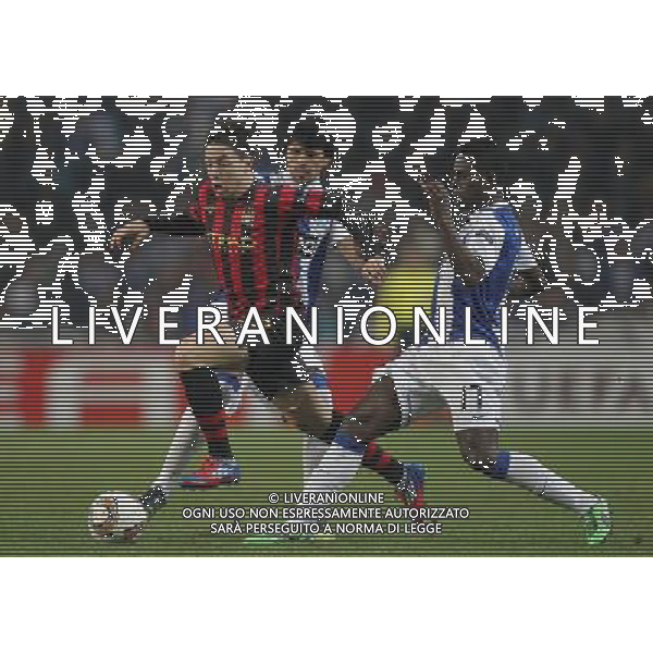 20120216: PORTO, PORTUGAL – UEFA Europa League 2011/2012 - 1/16 Final - 1st Leg: FC Porto vs Man. City. In photo: LUCHO GONZALEZ AND VARELA. PHOTO: PEDRO PEREIRA/CITYFILES UEFA LIGA EUROPY EUROPEJSKA SEZON 2011/2012 PILKA NOZNA FC PORTO vs MANCHESTER CITY FOT. CITYFILES/NEWSPIX.PL PORTUGAL,BRAZIL,SPAIN,GERMANY,FRANCE,UK OUT !!! --- Newspix.pl PORTO MANCHESTER CITY *** Local Caption *** .