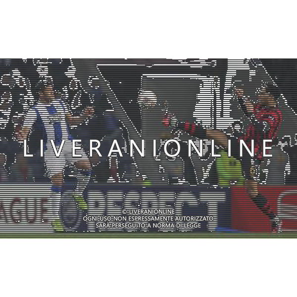 20120216: PORTO, PORTUGAL – UEFA Europa League 2011/2012 - 1/16 Final - 1st Leg: FC Porto vs Man. City. In photo: LESCOTT AND HULK. PHOTO: PEDRO PEREIRA/CITYFILES UEFA LIGA EUROPY EUROPEJSKA SEZON 2011/2012 PILKA NOZNA FC PORTO vs MANCHESTER CITY FOT. CITYFILES/NEWSPIX.PL PORTUGAL,BRAZIL,SPAIN,GERMANY,FRANCE,UK OUT !!! --- Newspix.pl PORTO MANCHESTER CITY *** Local Caption *** .