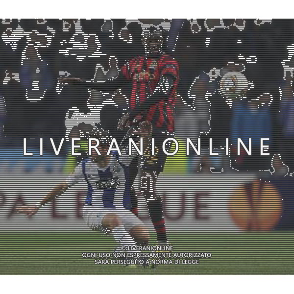 20120216: PORTO, PORTUGAL – UEFA Europa League 2011/2012 - 1/16 Final - 1st Leg: FC Porto vs Man. City. In photo: JOAO MOUTINHO AND TOURE. PHOTO: PEDRO PEREIRA/CITYFILES UEFA LIGA EUROPY EUROPEJSKA SEZON 2011/2012 PILKA NOZNA FC PORTO vs MANCHESTER CITY FOT. CITYFILES/NEWSPIX.PL PORTUGAL,BRAZIL,SPAIN,GERMANY,FRANCE,UK OUT !!! --- Newspix.pl PORTO MANCHESTER CITY *** Local Caption *** .