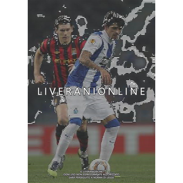 20120216: PORTO, PORTUGAL – UEFA Europa League 2011/2012 - 1/16 Final - 1st Leg: FC Porto vs Man. City. In photo: LUCHO GONZALEZ . PHOTO: PEDRO PEREIRA/CITYFILES UEFA LIGA EUROPY EUROPEJSKA SEZON 2011/2012 PILKA NOZNA FC PORTO vs MANCHESTER CITY FOT. CITYFILES/NEWSPIX.PL PORTUGAL,BRAZIL,SPAIN,GERMANY,FRANCE,UK OUT !!! --- Newspix.pl PORTO MANCHESTER CITY *** Local Caption *** .