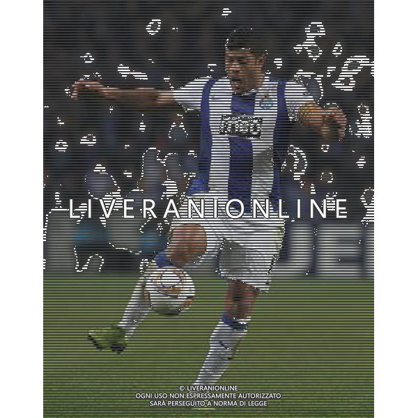 20120216: PORTO, PORTUGAL - UEFA Europa League 2011/2012 - 1/16 Final - 1st Leg: FC Porto vs Man. City. In photo: PHOTO: Manuel Azevedo/CITYFILES UEFA LIGA EUROPY EUROPEJSKA SEZON 2011/2012 PILKA NOZNA FC PORTO vs MANCHESTER CITY FOT. CITYFILES/NEWSPIX.PL PORTUGAL,BRAZIL,SPAIN,GERMANY,FRANCE,UK OUT !!! --- Newspix.pl PORTO MANCHESTER CITY *** Local Caption *** .
