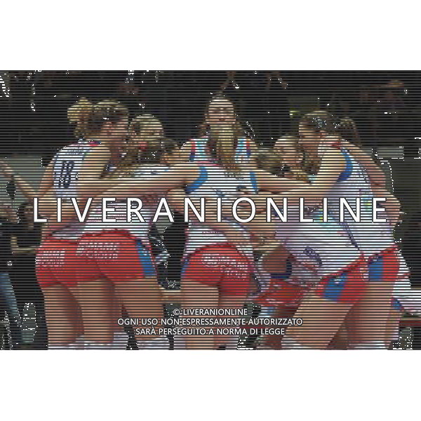 Monza - 16/02/2012 Supercoppa Italiana pallavolo femminile Norda Foppapedretti Bergamo - MC Carnaghi Villa Cortese nella foto: esultanza Norda Foppapedretti Bergamo dopo il punto che ha dato la vittoria della finale foto Roberto Garavaglia - ag. Aldo Liverani sas