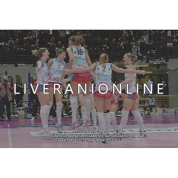 Monza - 16/02/2012 Supercoppa Italiana pallavolo femminile Norda Foppapedretti Bergamo - MC Carnaghi Villa Cortese nella foto: esultanza Norda Foppapedretti Bergamo dopo il punto che ha dato la vittoria della finale foto Roberto Garavaglia - ag. Aldo Liverani sas
