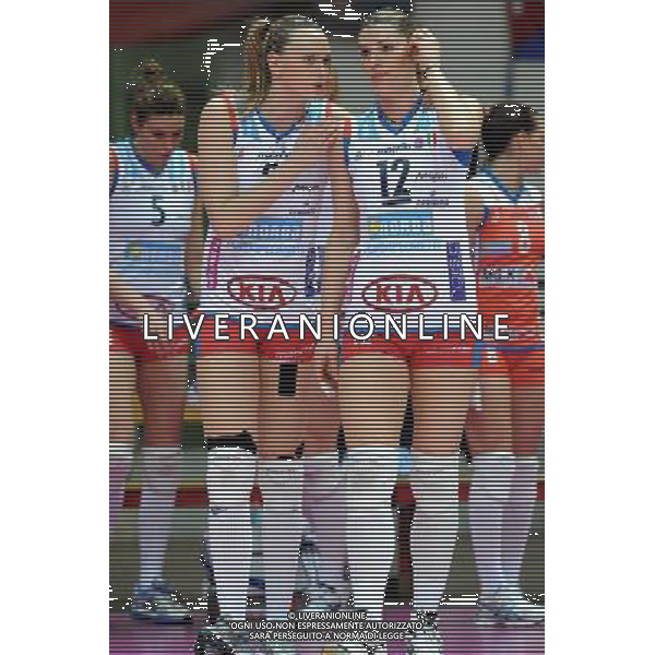 Monza - 16/02/2012 Supercoppa Italiana pallavolo femminile Norda Foppapedretti Bergamo - MC Carnaghi Villa Cortese nella foto: Iuliana Nucu (Norda Foppapedretti Bergamo) a SX e Francesca Piccinini (Norda Foppapedretti Bergamo) foto Roberto Garavaglia - ag. Aldo Liverani sas