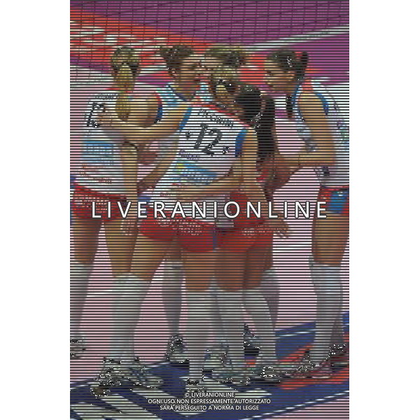 Monza - 16/02/2012 Supercoppa Italiana pallavolo femminile Norda Foppapedretti Bergamo - MC Carnaghi Villa Cortese nella foto: esultanza Norda Foppapedretti Bergamo foto Roberto Garavaglia - ag. Aldo Liverani sas