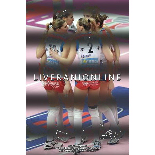 Monza - 16/02/2012 Supercoppa Italiana pallavolo femminile Norda Foppapedretti Bergamo - MC Carnaghi Villa Cortese nella foto: esultanza Norda Foppapedretti Bergamo foto Roberto Garavaglia - ag. Aldo Liverani sas