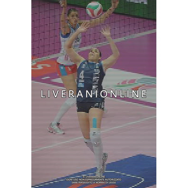 Monza - 16/02/2012 Supercoppa Italiana pallavolo femminile Norda Foppapedretti Bergamo - MC Carnaghi Villa Cortese nella foto: Lindsey Berg (MC Carnaghi Villa Cortese) foto Roberto Garavaglia - ag. Aldo Liverani sas