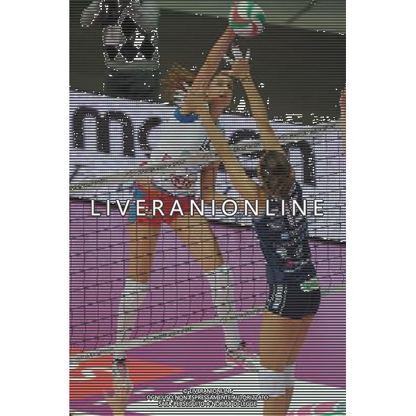 Monza - 16/02/2012 Supercoppa Italiana pallavolo femminile Norda Foppapedretti Bergamo - MC Carnaghi Villa Cortese nella foto: Elitsa Vasileva (Norda Foppapedretti Bergamo) foto Roberto Garavaglia - ag. Aldo Liverani sas