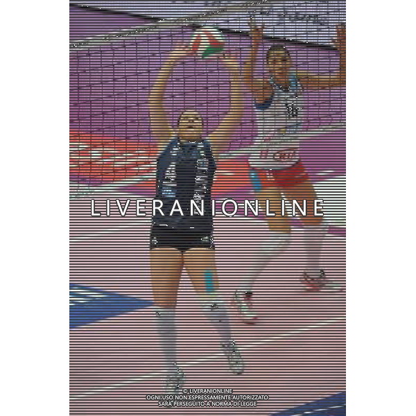 Monza - 16/02/2012 Supercoppa Italiana pallavolo femminile Norda Foppapedretti Bergamo - MC Carnaghi Villa Cortese nella foto: Lindsey Berg (MC Carnaghi Villa Cortese) foto Roberto Garavaglia - ag. Aldo Liverani sas