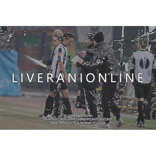 UDINE 16/02/2012 UEFA EUROPA LEAGUE 2011/2012 UDINESE vs PAOK NELLA FOTO: GIAMPIERO PINZI ESCE INFORTUNATO FOTO PAOLA GARBUIO/AG.ALDO LIVERANI