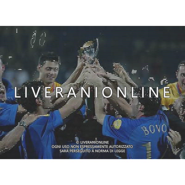 BOCHUM (GERMANIA) 08/06/2004 ITALIA-SERBIA UNDER 21 FINALE CAMPIONATO EUROPEO NELLA FOTO FESTEGGIAMENTI DEI GIOCATORI ITALIANI VINCITORI DEL TROFEO FOTO FILIPPO VENEZIA/AGENZIA ALDO LIVERANI