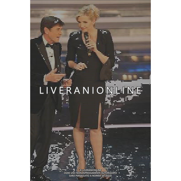 SANREMO: 62mo FESTIVAL DELLA CANZONE ITALIANA - QUINTA ED ULTIMA SERATA 18/02/2012 NELLA FOTO gianni morandi con lorella cuccarini ©GAZZANIGA/AGENZIA ALDO LIVERANI SAS