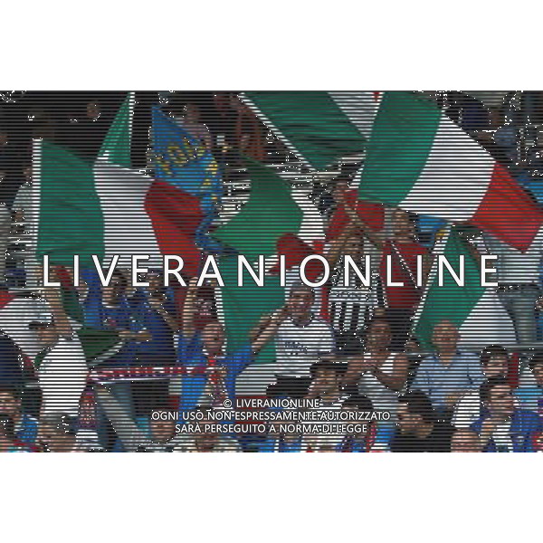 Bochum, ( Germania ) 08 / 06 / 2004 Calcio - Italia Under 21 Campionato Europeo Italia - Serbia Montenegro Under 21 Nella foto: Tifosi festeggiano la vittoria dell\'Italia ph Filippo Venezia / AG Aldo Liverani 