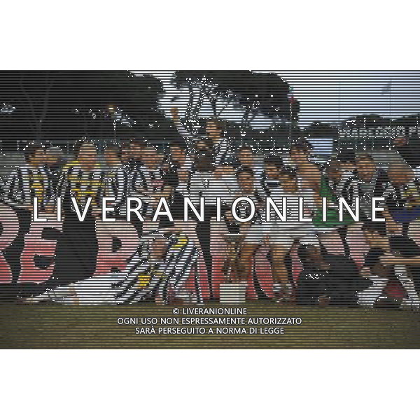 64å¡ Viareggio Cup World Football Tournament Coppa Carnevale 2012 Finale Viareggio (LU) - 20.02.2012 Roma-Juventus Nella Foto:esultanza finale juventus con la coppa - esultanza finale juventus /Ph.Vitez-Ag. Aldo Liverani
