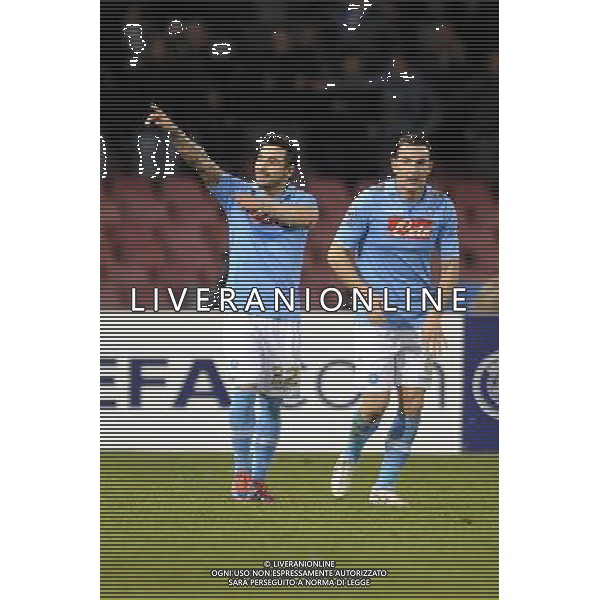 Napoli - 21/02/2012 - Stadio San Paolo - Uefa Champions League 2011/2012 - Ottavi di finale andata - Napoli vs Chelsea - nella foto: l\'esultanza di lavezzi å© Fabrizio Corradetti - Ag. Aldo Liverani sas