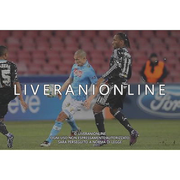 NAPOLI - CHELSEA CHAMPIONS LEAGUE 21/02/2012 NELLA FOTO: INLER- DROGBA ©MOSCA/AGENZIA ALDO LIVERANI SAS